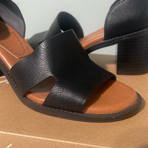 ZODIAC Women's Ida Block Heeled Sandal ankle strap black size 6 M - Picture 2 of 12